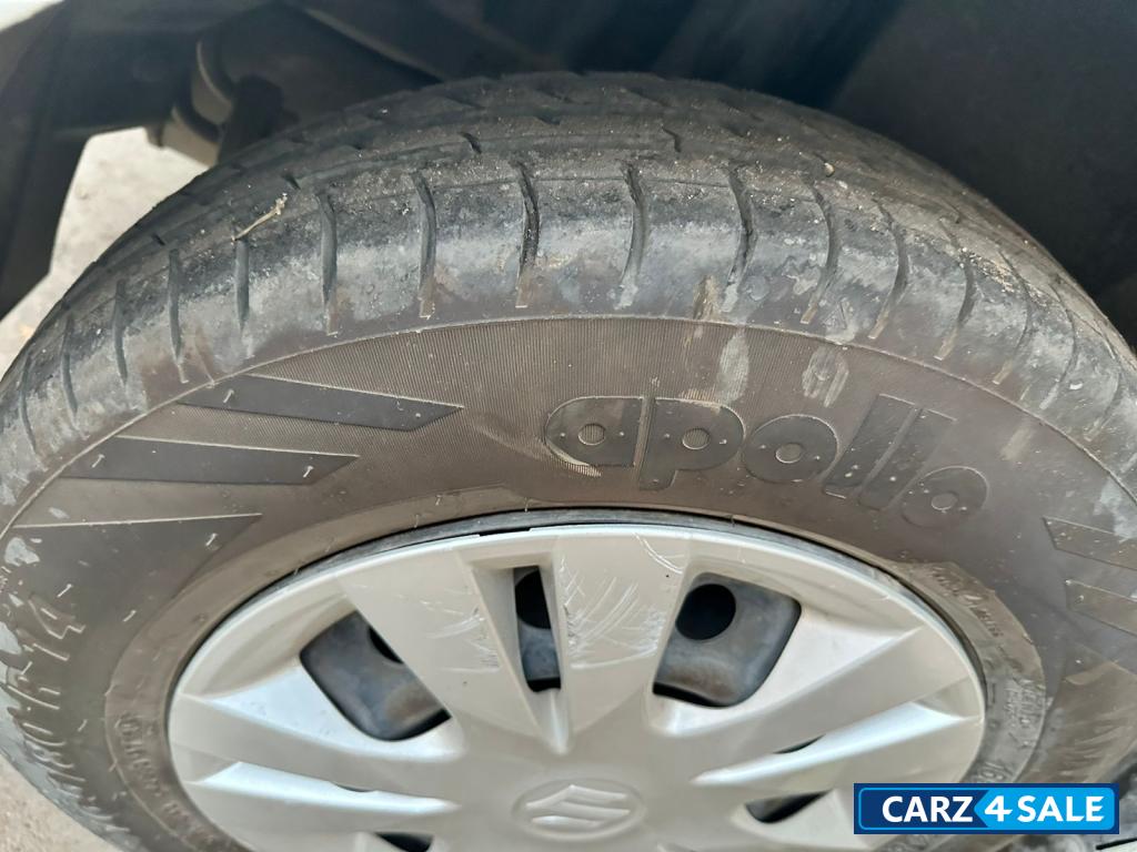 White Maruti Suzuki Dzire VDI