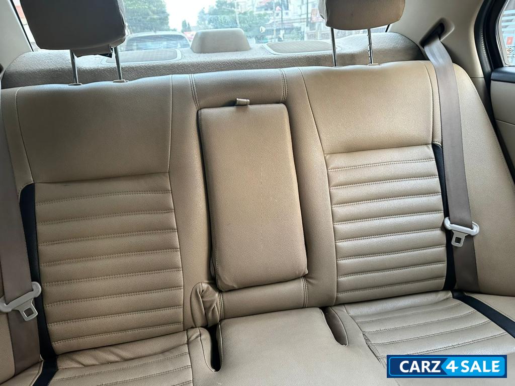 White Maruti Suzuki Dzire VDI