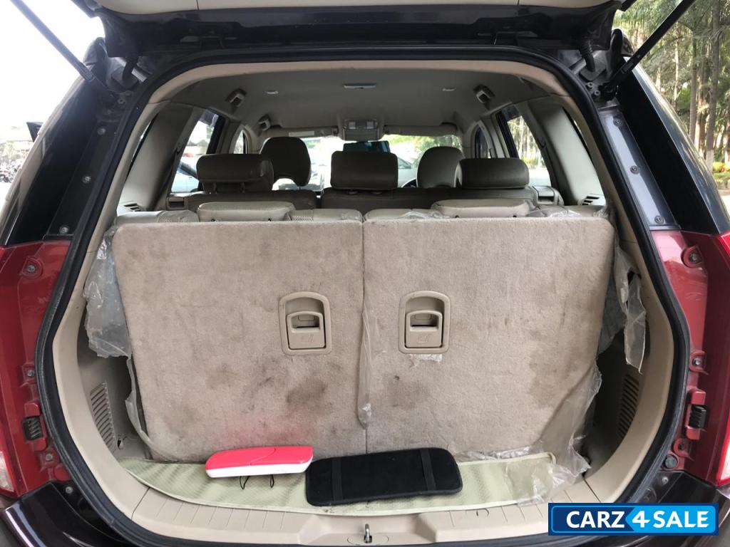 O Purple Mahindra XUV 500 Manual