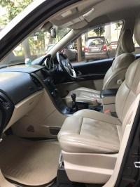 O Purple Mahindra XUV 500 Manual