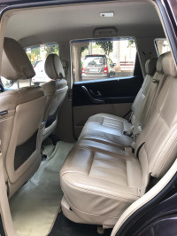 O Purple Mahindra XUV 500 Manual