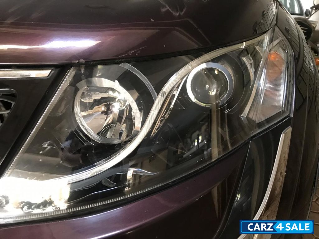 O Purple Mahindra XUV 500 Manual