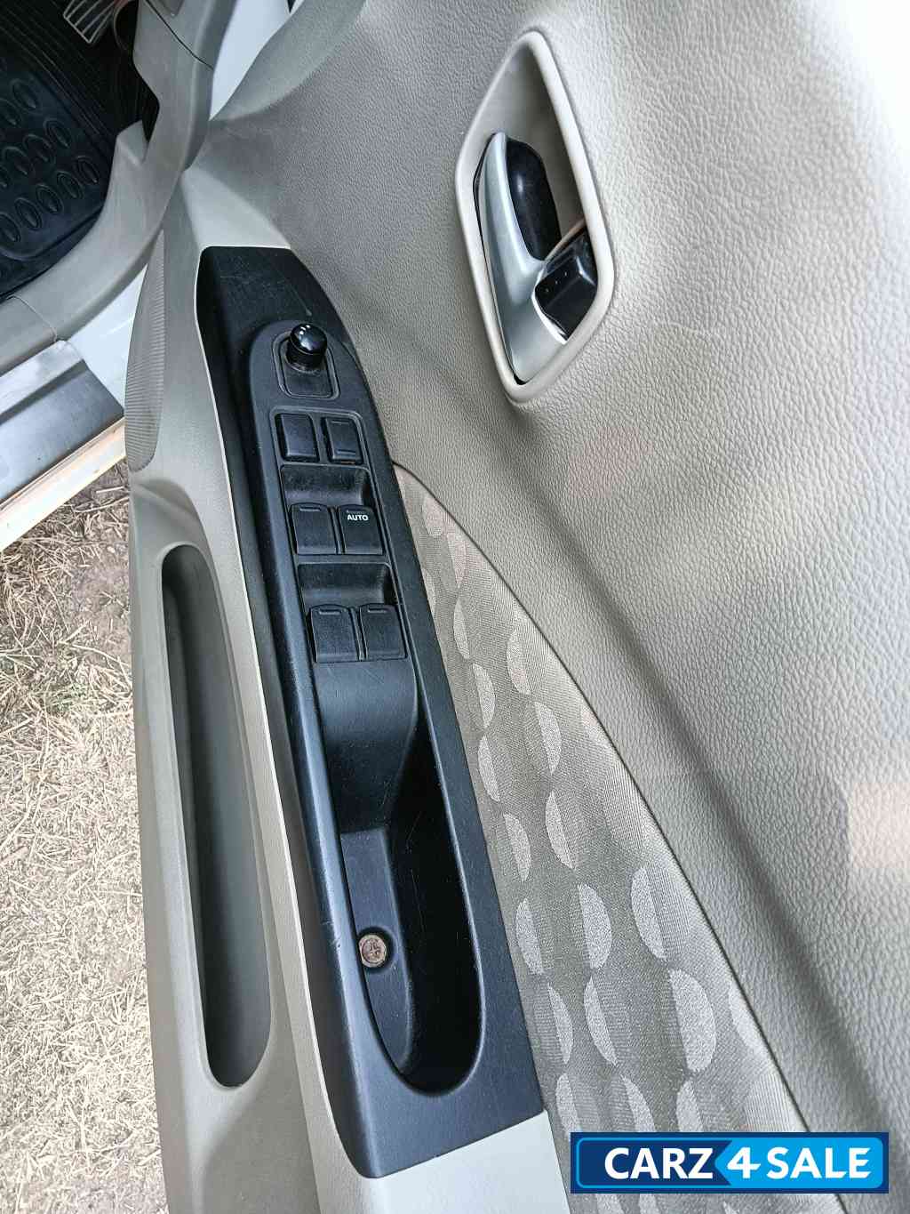 White Maruti Suzuki Celerio ZXI