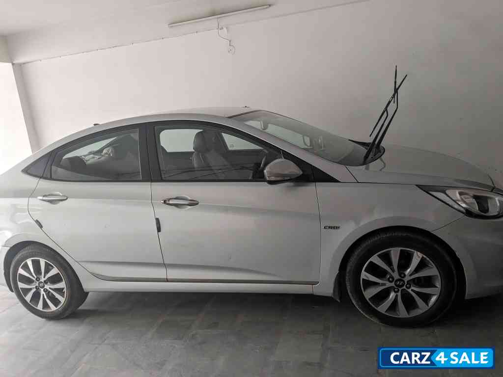Silver Hyundai Verna 1.6 sx crdi ex