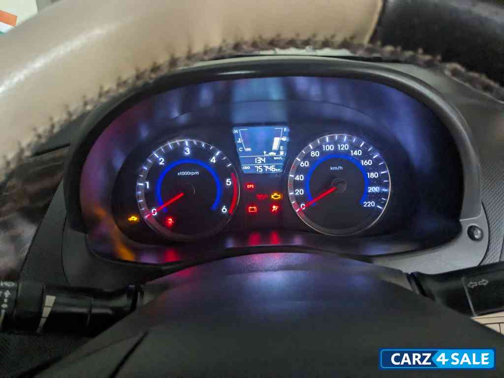 Silver Hyundai Verna 1.6 sx crdi ex