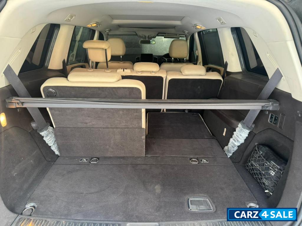 Black Mercedes-Benz GLS 350d