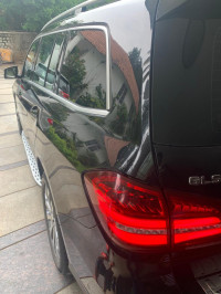 Black Mercedes-Benz GLS 350d