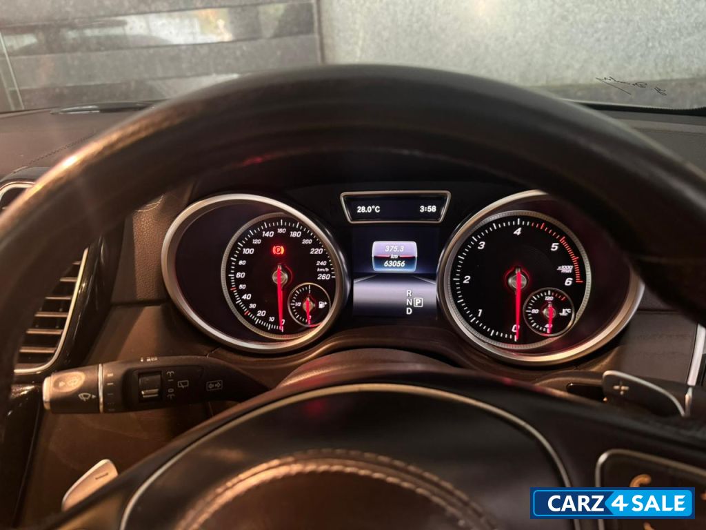 Black Mercedes-Benz GLS 350d