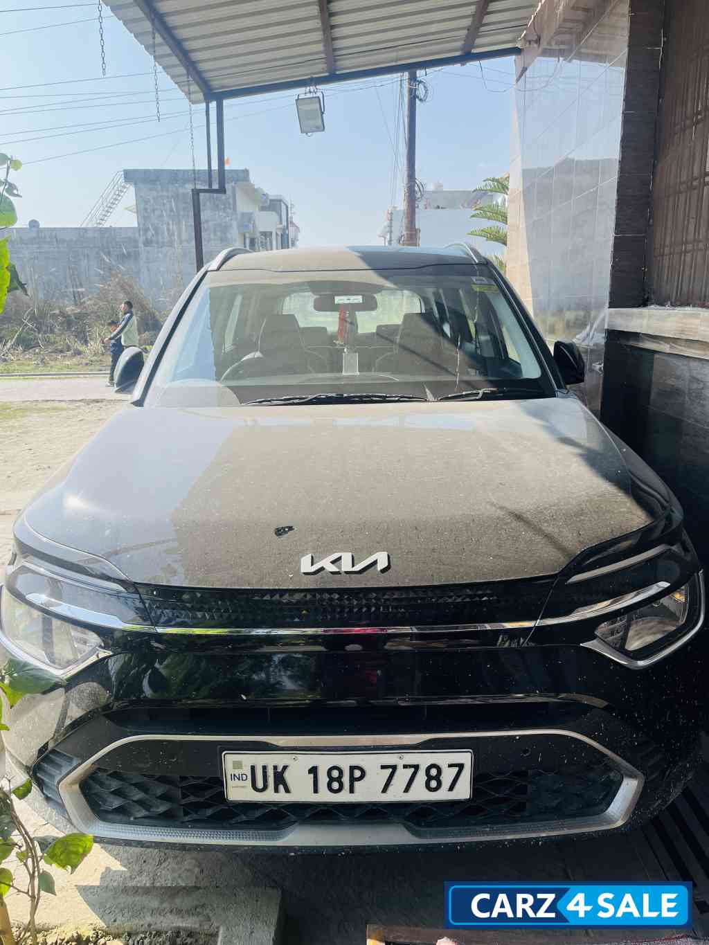 Black Kia Carens D1.5 6MT Prestige Plus 7