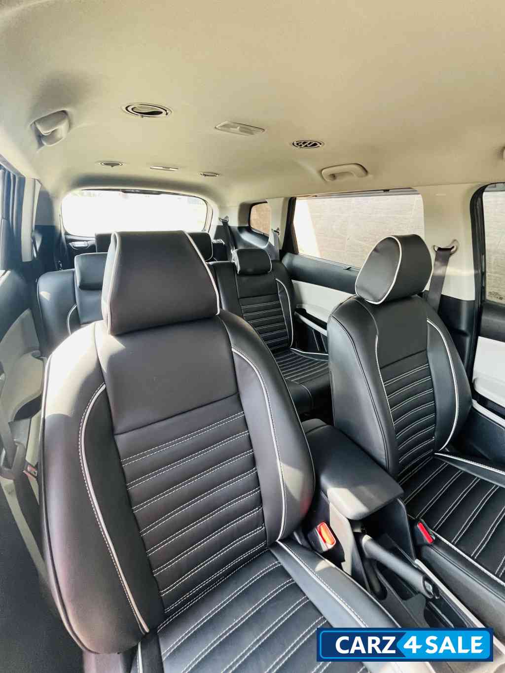 Black Kia Carens D1.5 6MT Prestige Plus 7