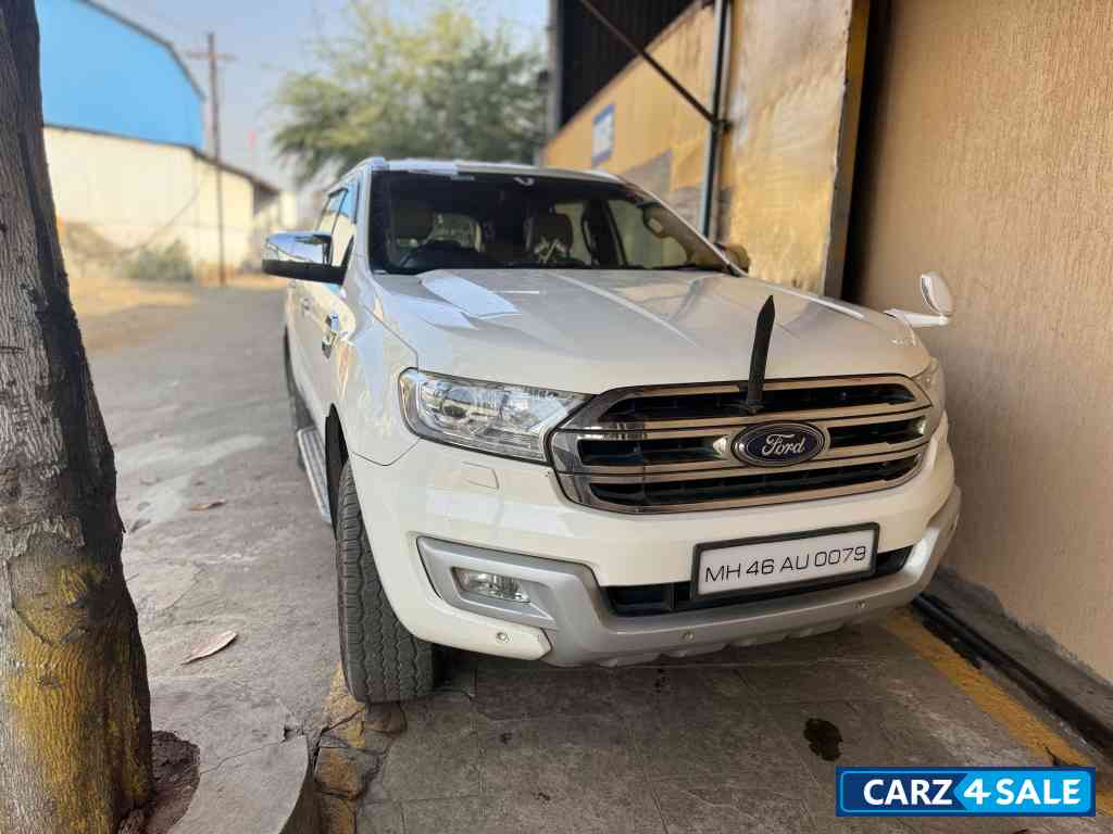 White Ford Endeavour Titanium 4X2AT White Ford Endeavour Titanium 4X2AT