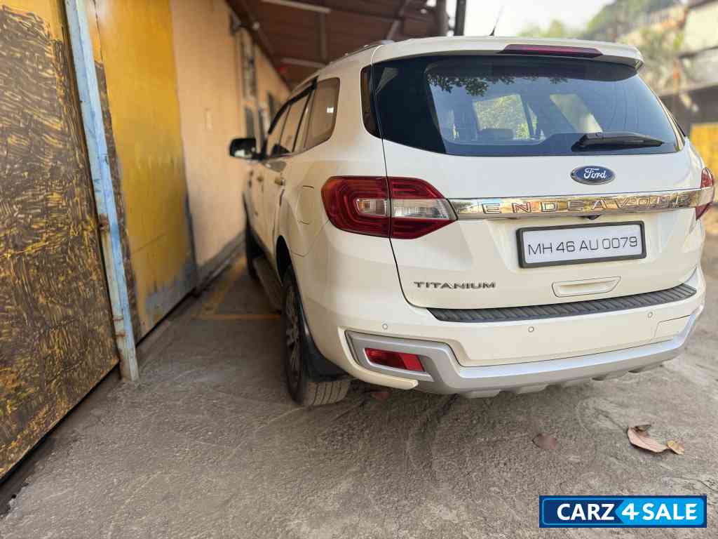 White Ford Endeavour Titanium 4X2AT White Ford Endeavour Titanium 4X2AT