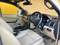 White Ford Endeavour Titanium 4X2AT