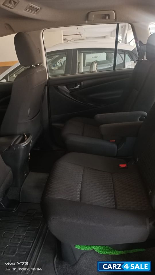 Black Toyota Cresta Top end g variant