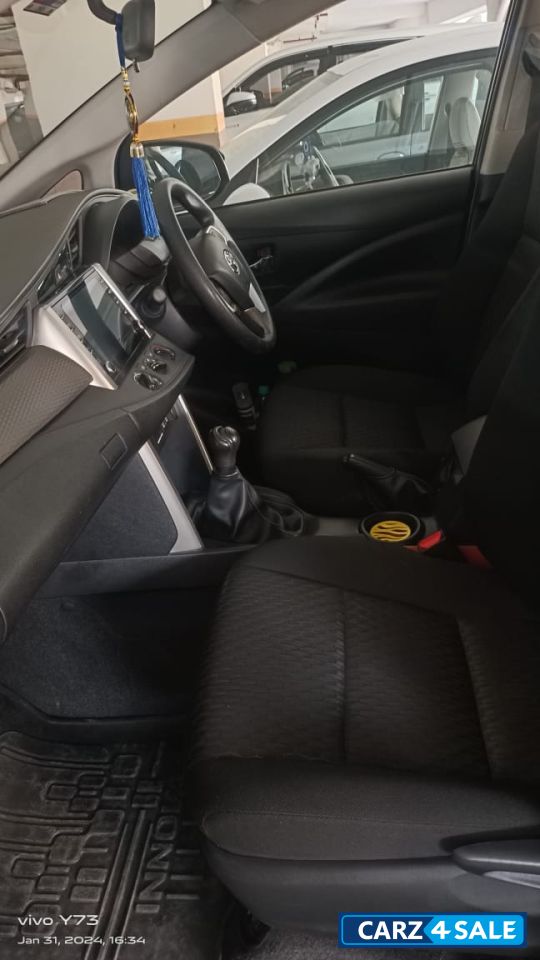 Black Toyota Cresta Top end g variant