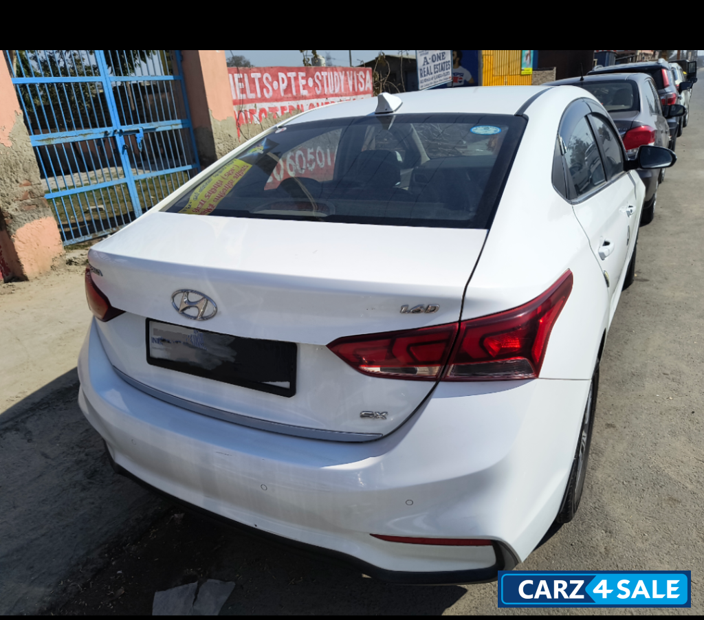 White Hyundai Verna Second top model  diesel