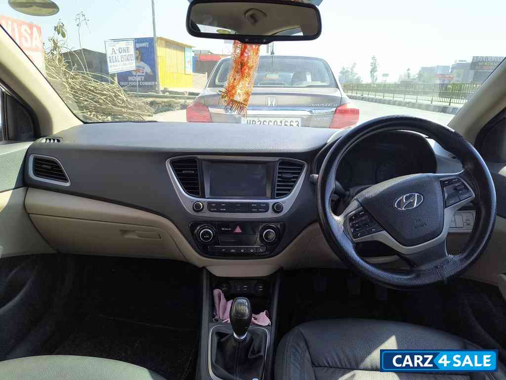 White Hyundai Verna Second top model  diesel