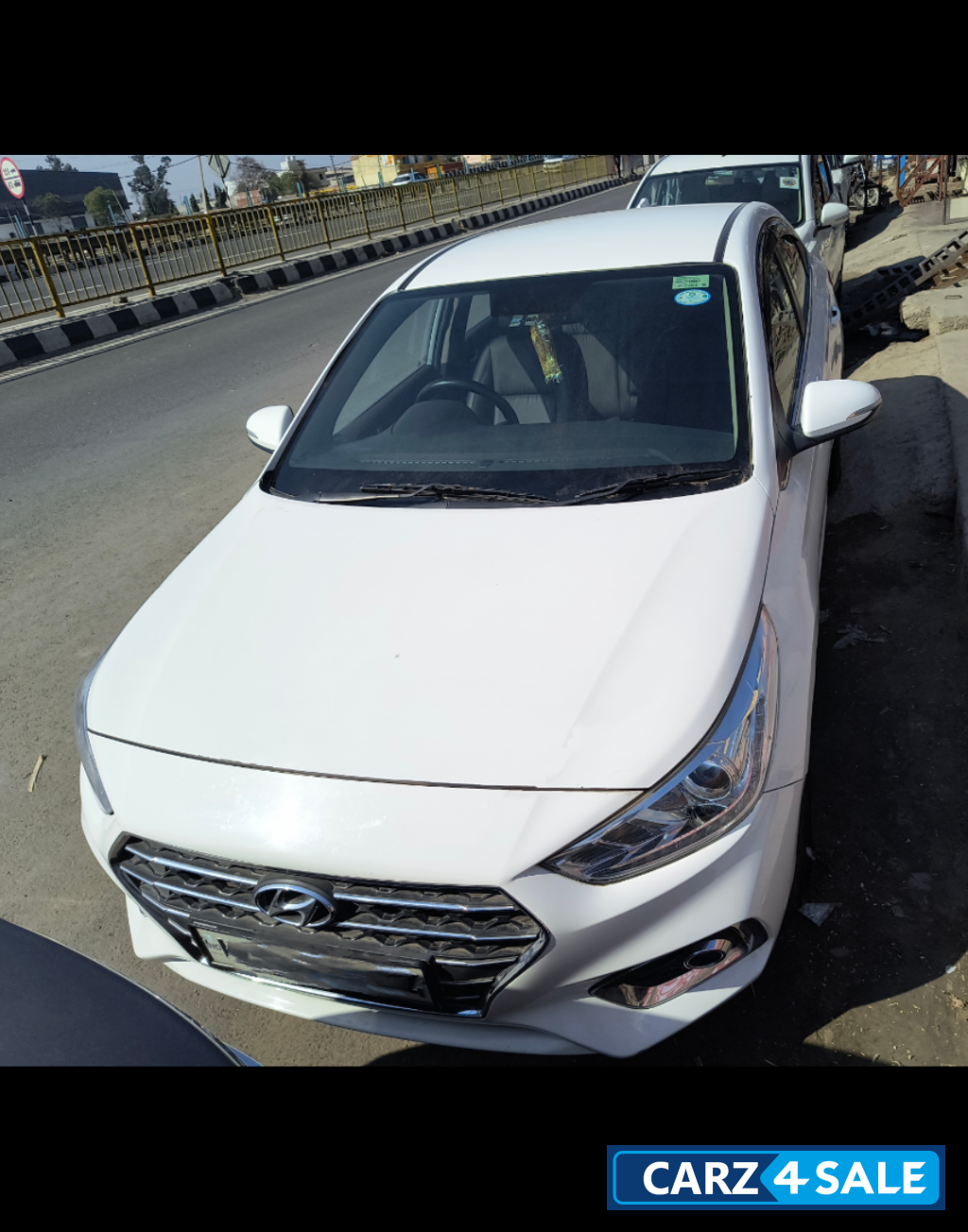White Hyundai Verna Second top model  diesel
