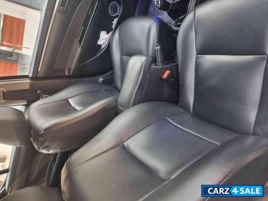 White Maruti Suzuki Swift LDI