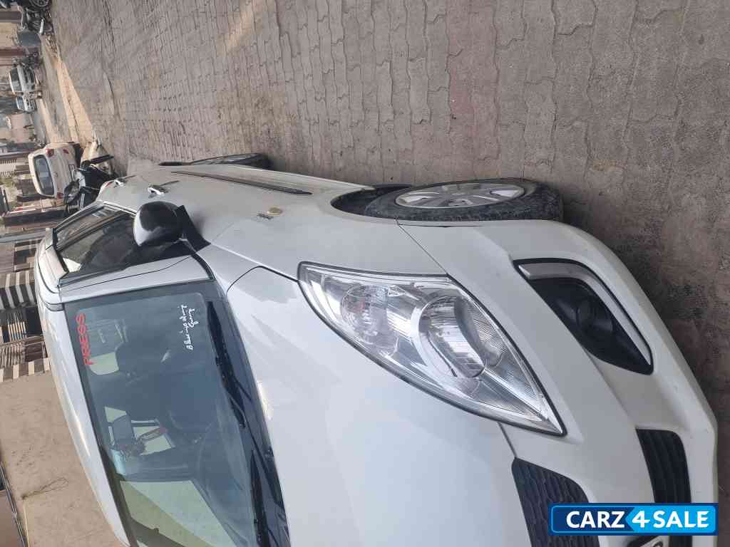 White Maruti Suzuki Swift LDI