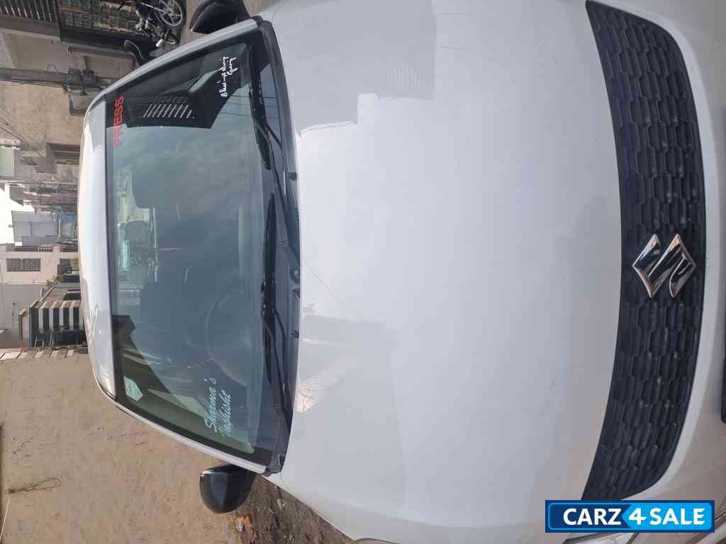 White Maruti Suzuki Swift LDI