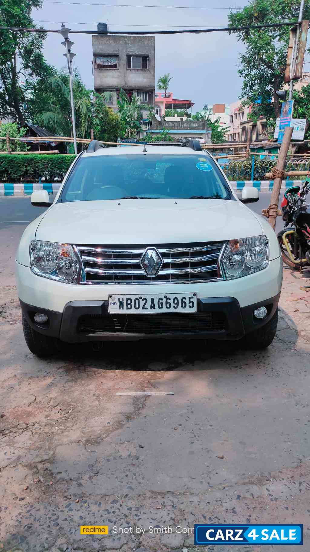Pearl White Renault Duster RXL