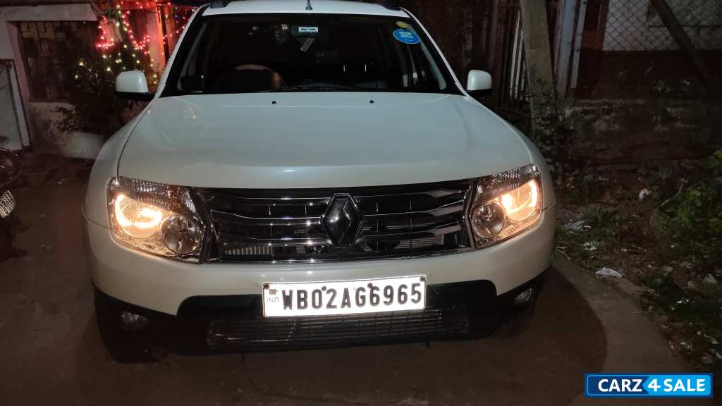 Pearl White Renault Duster RXL
