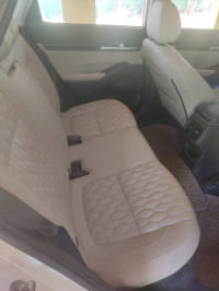 White Kia Seltos HTX