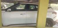 White Kia Seltos HTX