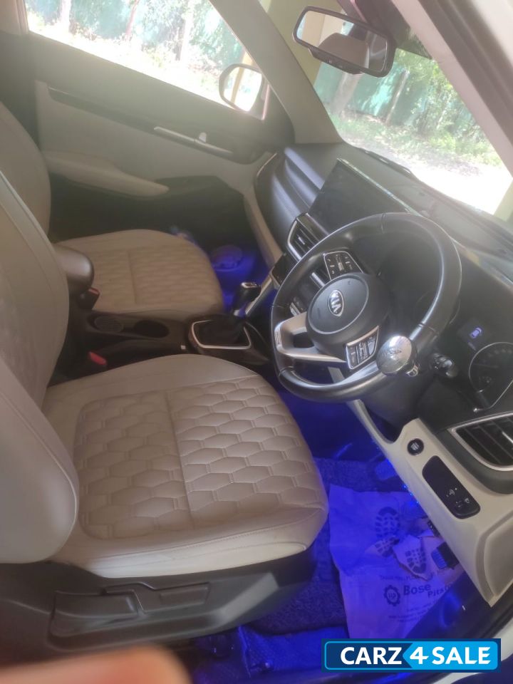 White Kia Seltos HTX