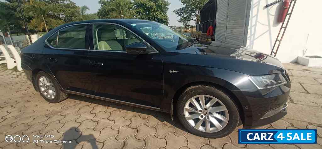 Magic Black Skoda Superb 132 kw,TSI