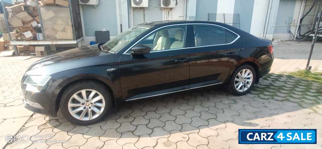 Magic Black Skoda Superb 132 kw,TSI