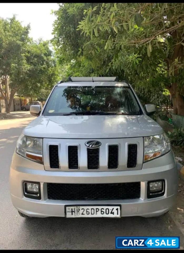 Mahindra TUV300 t8