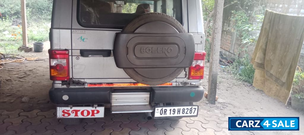 Sliver Mahindra Bolero sle