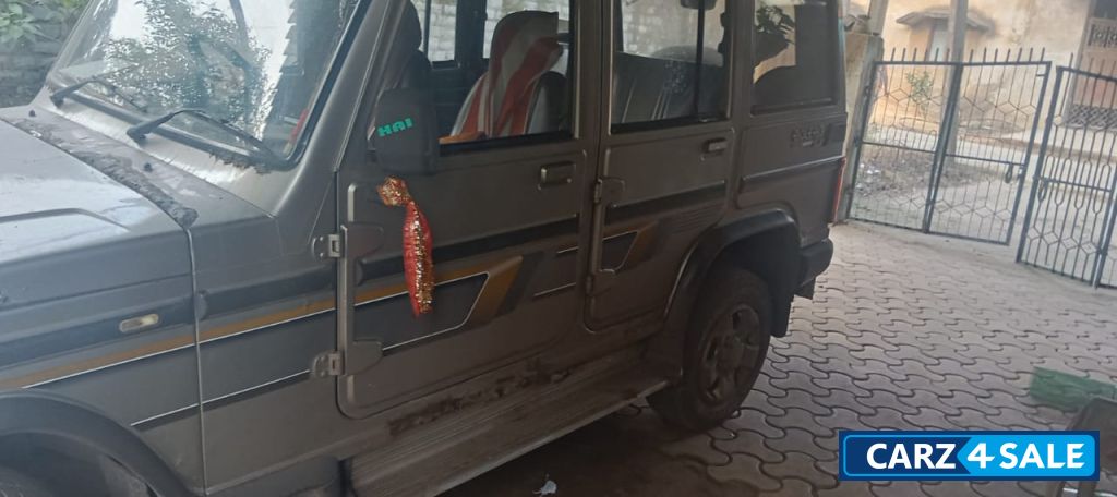 Sliver Mahindra Bolero sle