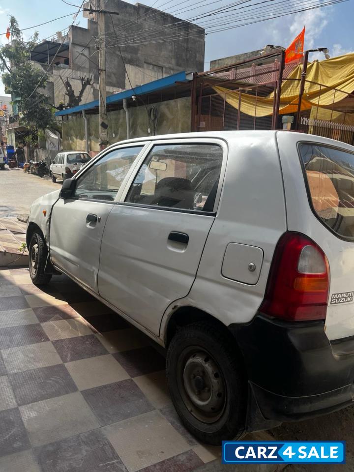 White Maruti Suzuki Alto STD