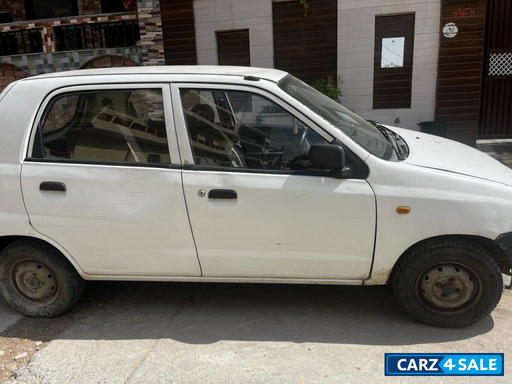 White Maruti Suzuki Alto STD