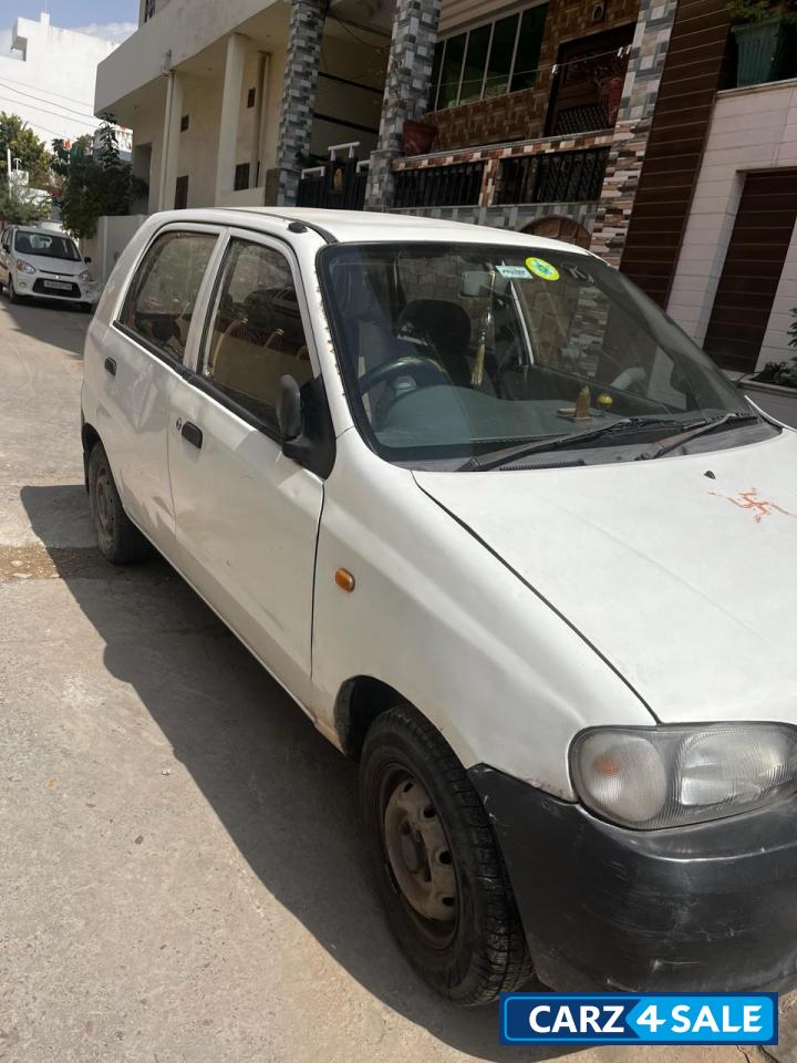 White Maruti Suzuki Alto STD