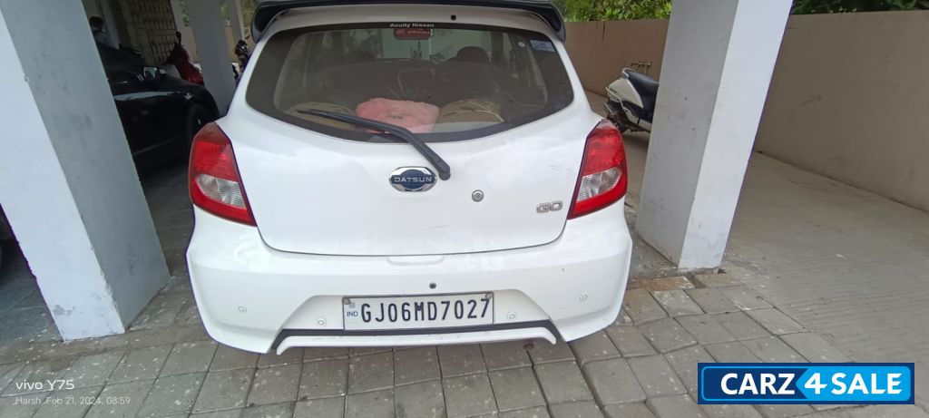 White Datsun Go T (O)