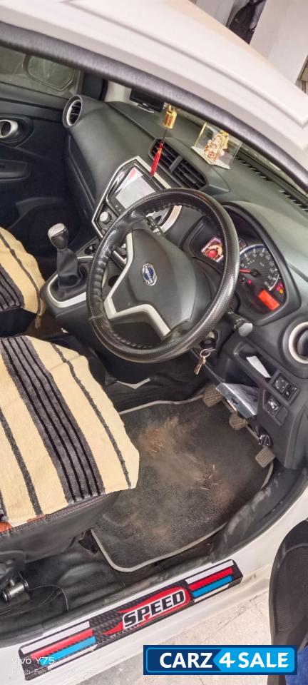 White Datsun Go T (O)