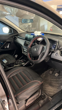 Tata Safari XT Plus Dark Edition