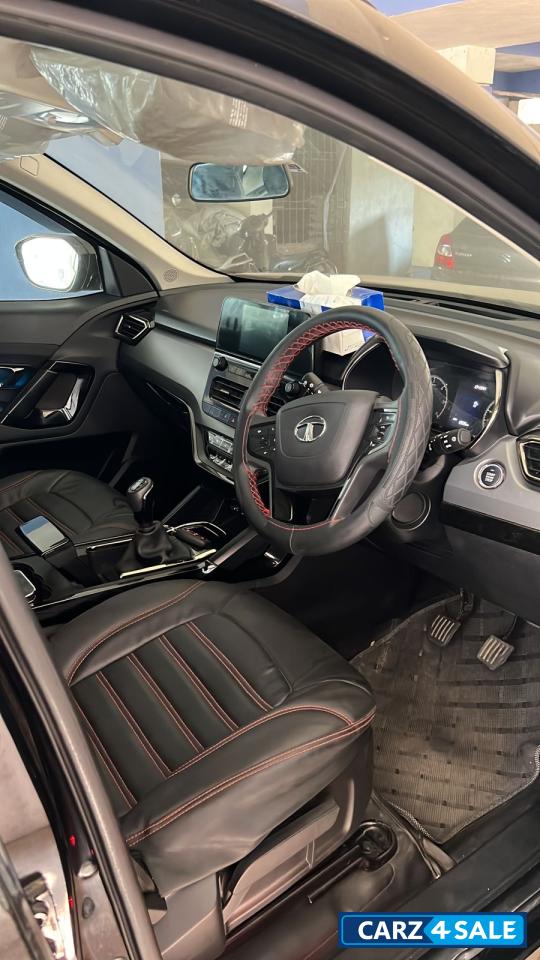 Tata Safari XT Plus Dark Edition