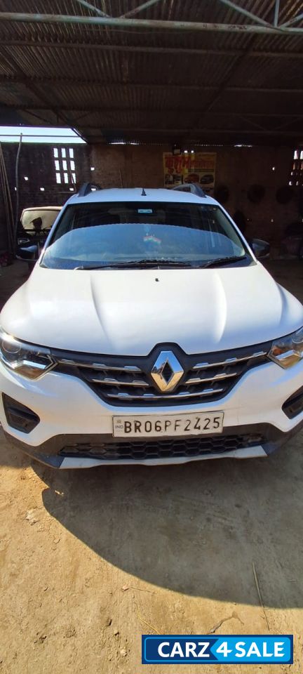White Renault Triber RXT