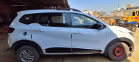 White Renault Triber RXT