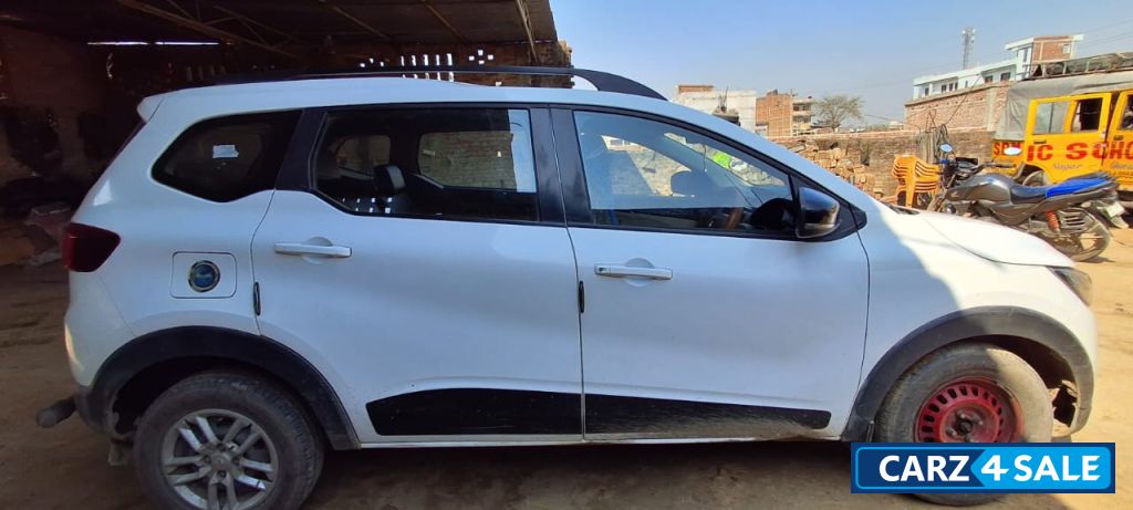 White Renault Triber RXT