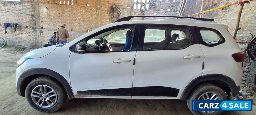White Renault Triber RXT