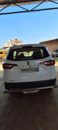 White Renault Triber RXT