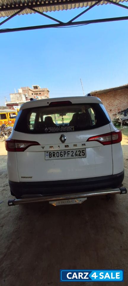 White Renault Triber RXT
