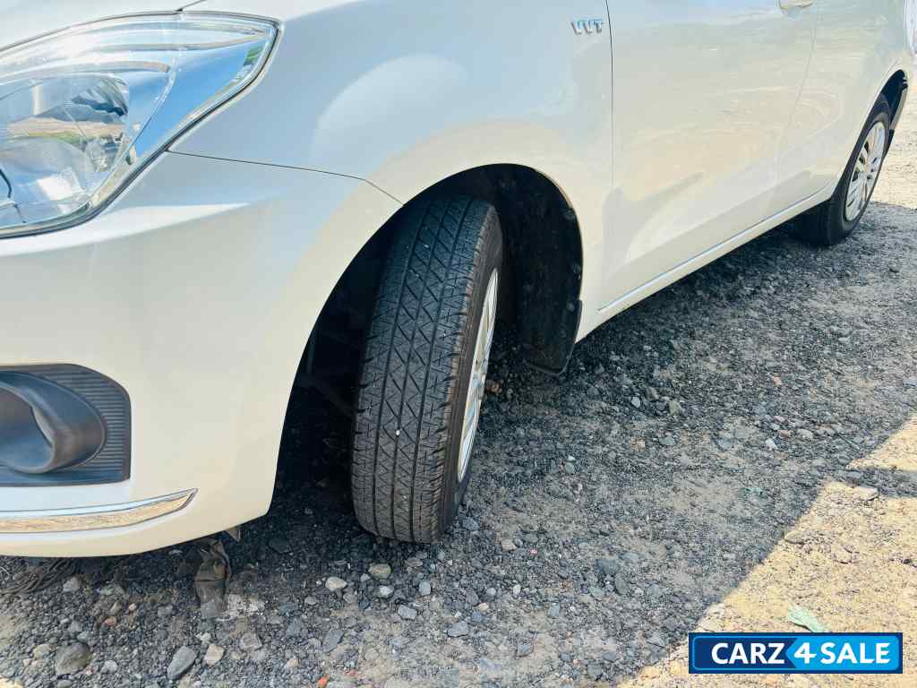 White Maruti Suzuki Dzire vxi