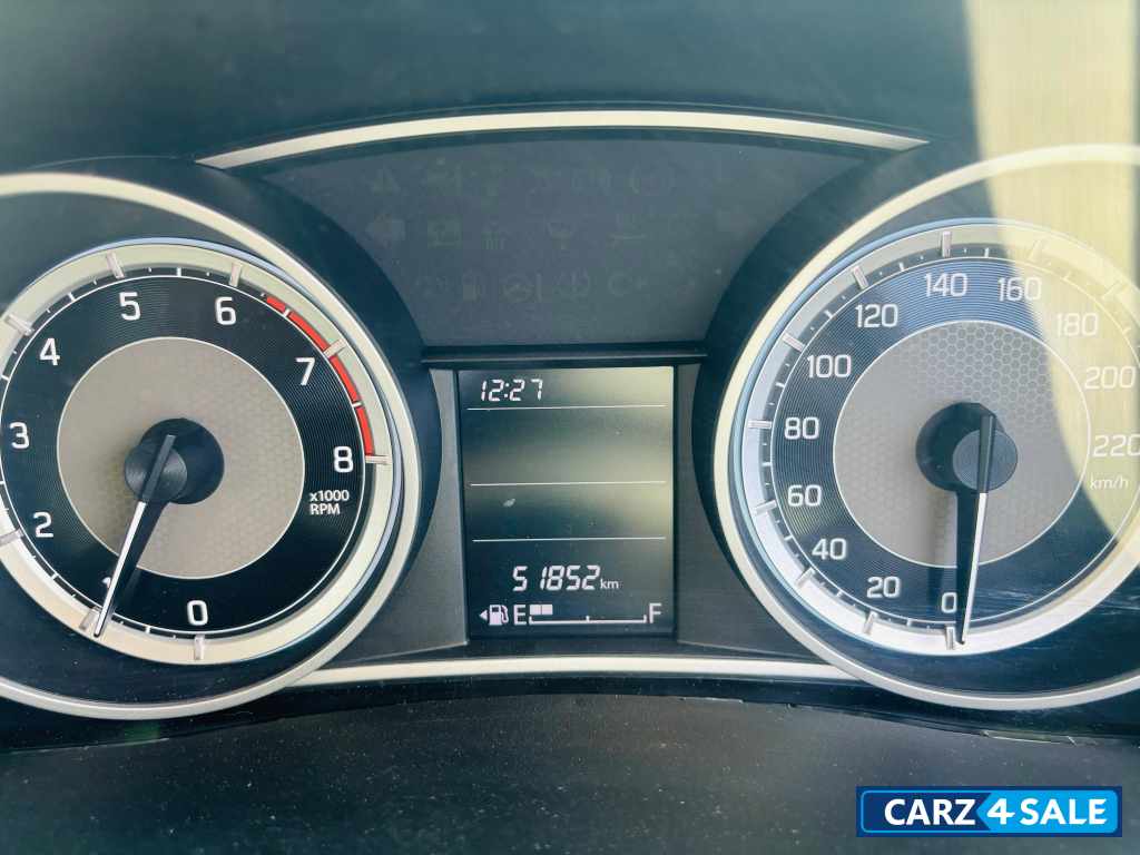 White Maruti Suzuki Dzire vxi